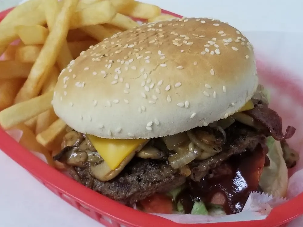 BBQ Cheeseburger with Grilled Onions
