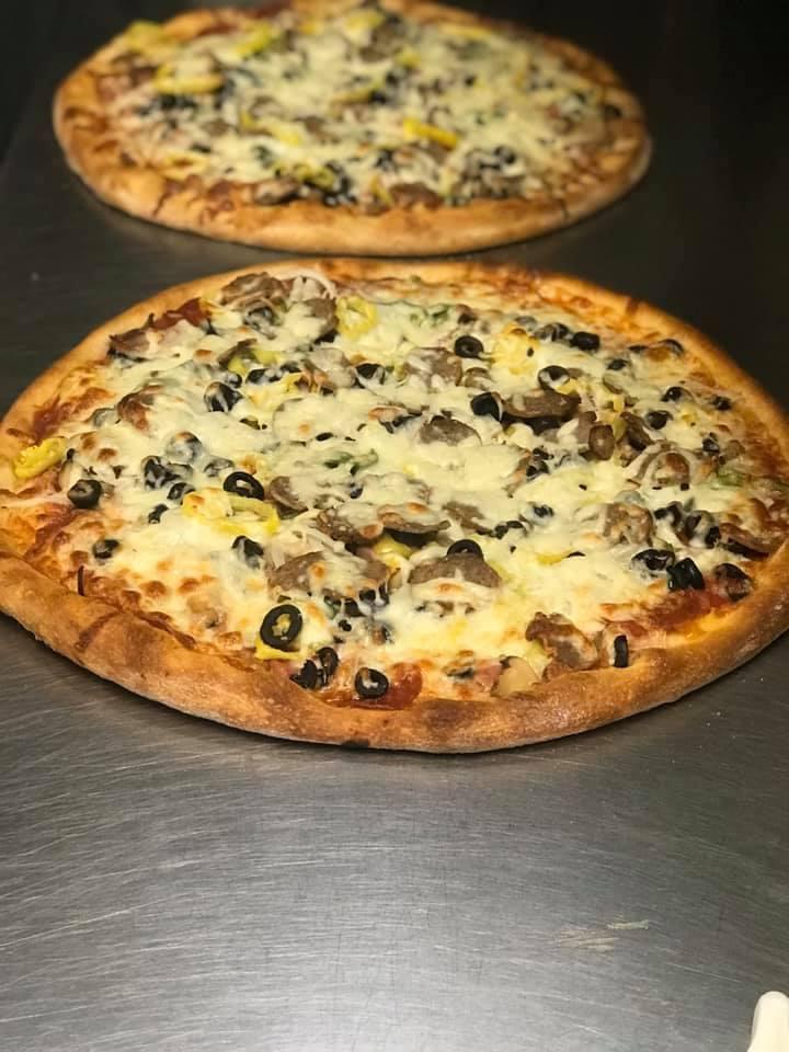 Queen's Pizza & Subs