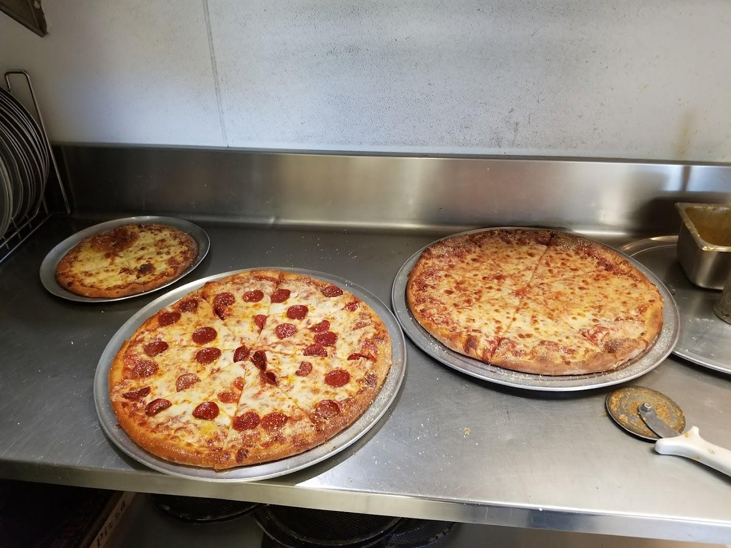 Queen's Pizza & Subs