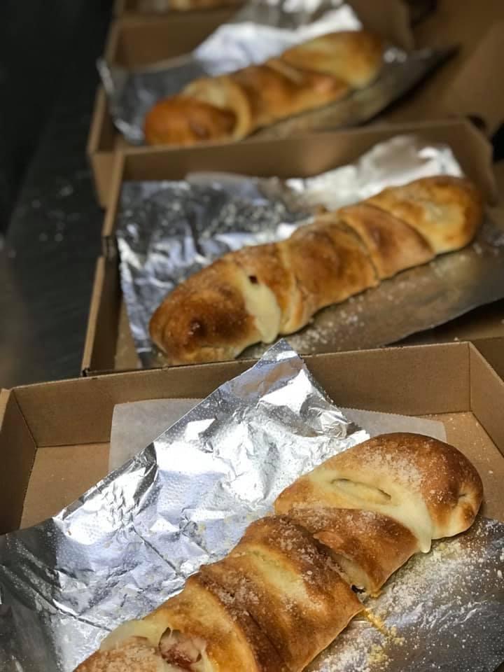 Queen's Pizza & Subs